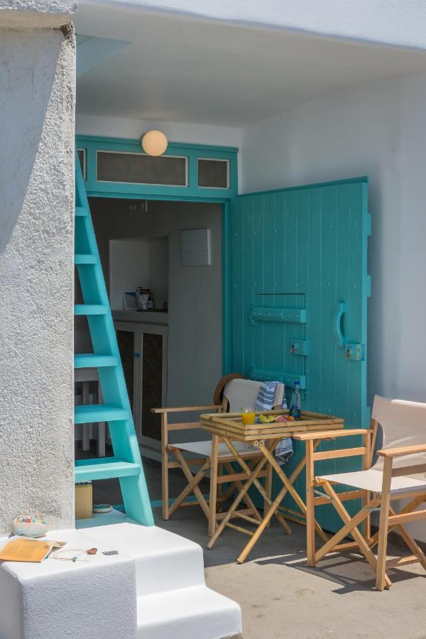 Turquoise Boathouse In I